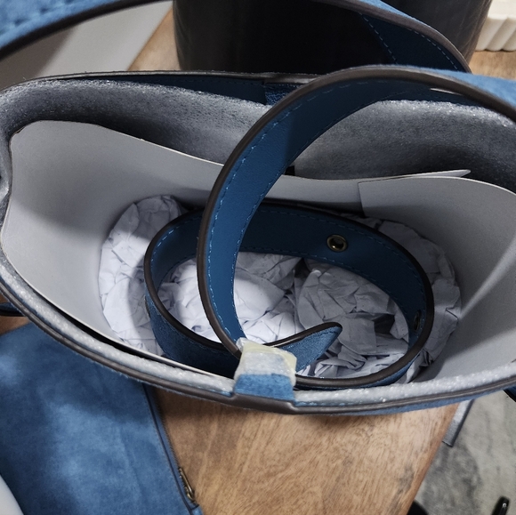 NWT COACH BUCKET 21 - Picture 2 of 8